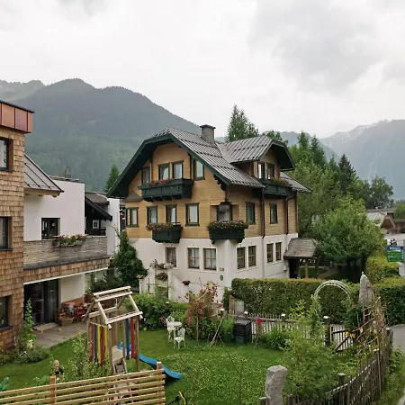 Oberlechner In The Center Of Neukirchen Neukirchen am Großvenediger